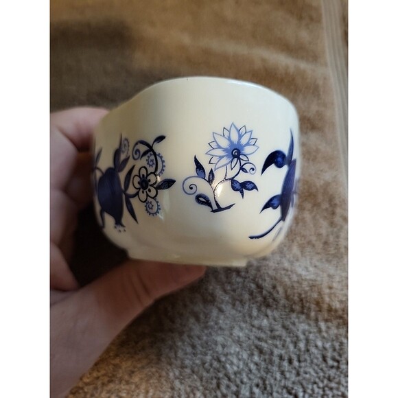 Vtge Vienna Woods MANN Porcelain Egg Blue Design china Trinket Box 5"x4" preown - Picture 12 of 16